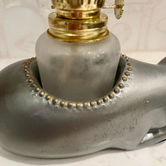 Morrison’s Steakhouse table top vintage Pig Oil Lamp, Gold Shade - Picture 4 of 7